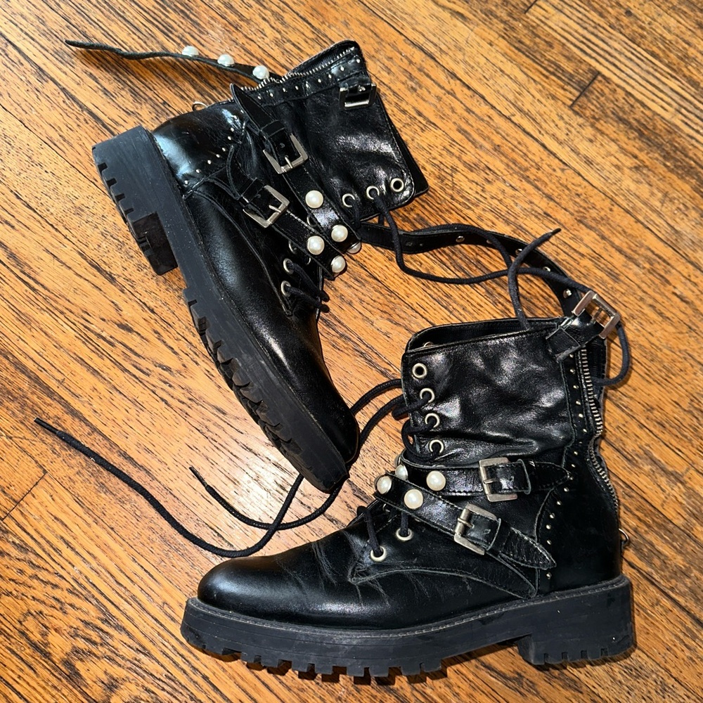 ZARA BLACK BOOTS WITH PEARLS
